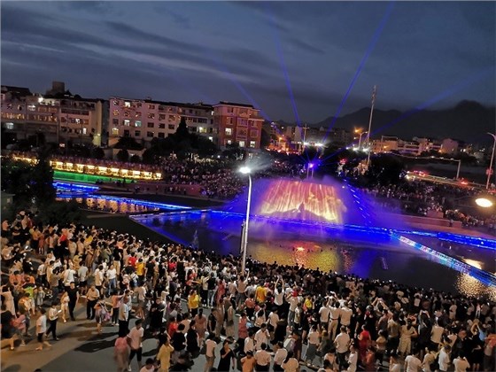 當水景碰上照明，美得一塌糊涂！03