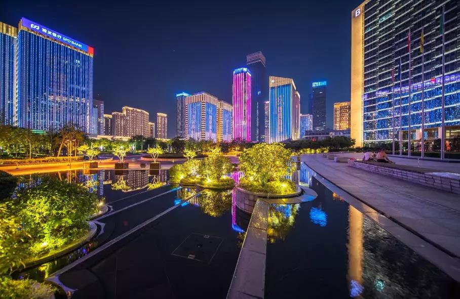 信達(dá)科技&middot;西安高新區(qū)都市之門亮化